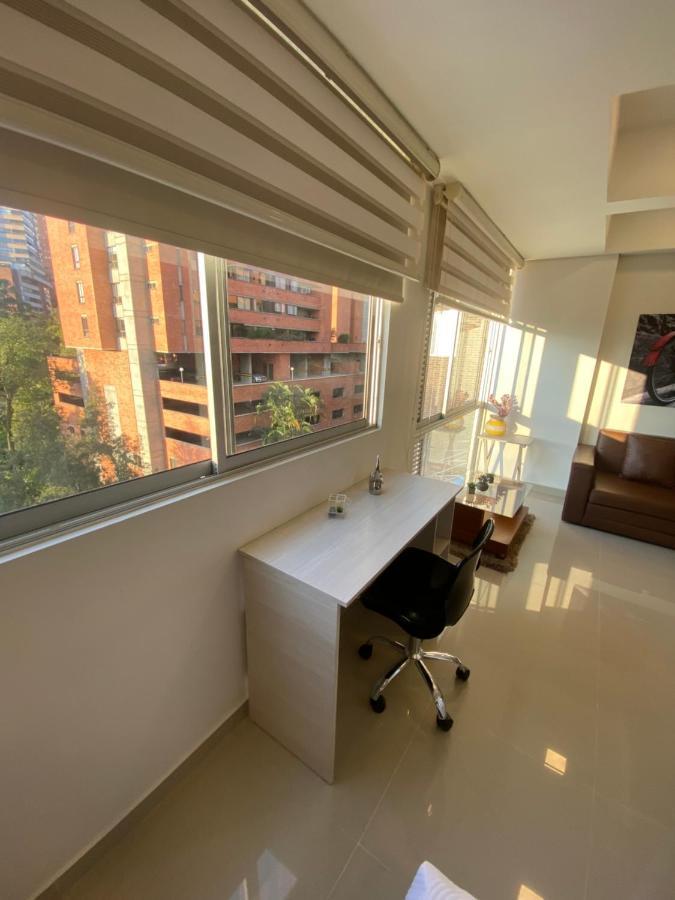 Apartasuite Moderna - En El Corazon Del Poblado Medellin Luaran gambar