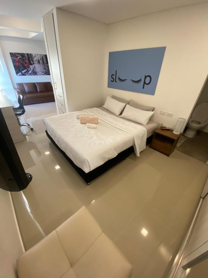 Apartasuite Moderna - En El Corazon Del Poblado Medellin Luaran gambar