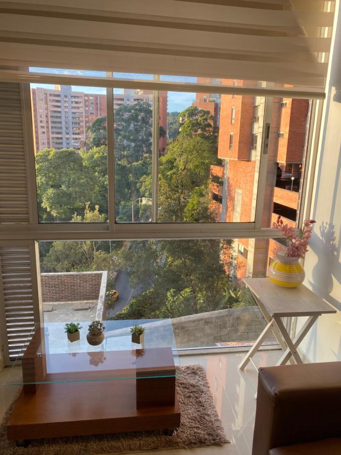 Apartasuite Moderna - En El Corazon Del Poblado Medellin Luaran gambar