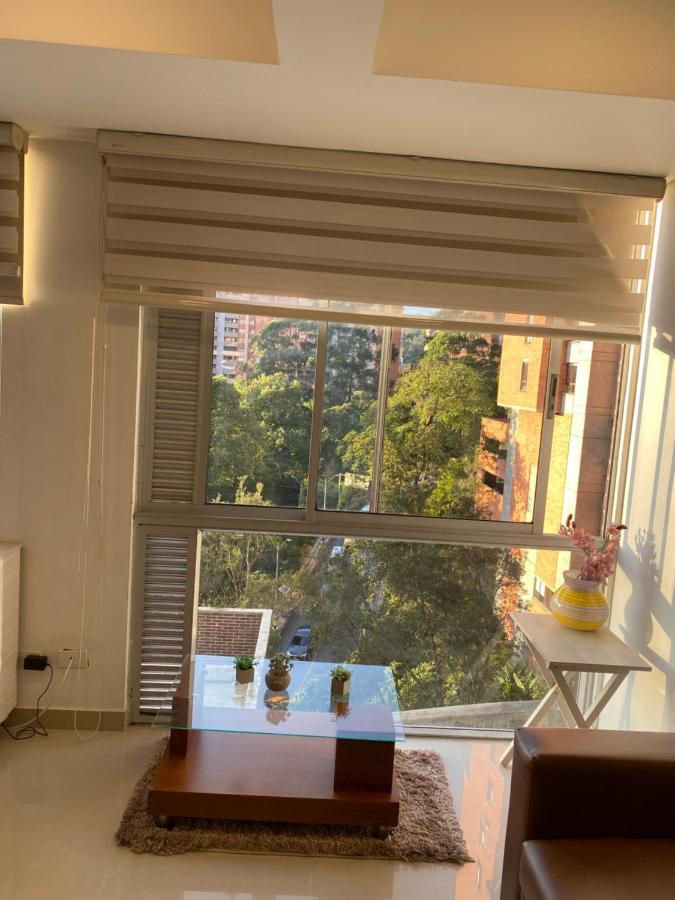 Apartasuite Moderna - En El Corazon Del Poblado Medellin Luaran gambar