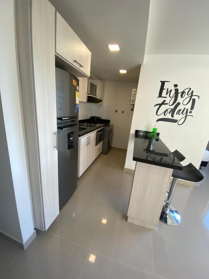 Apartasuite Moderna - En El Corazon Del Poblado Medellin Luaran gambar