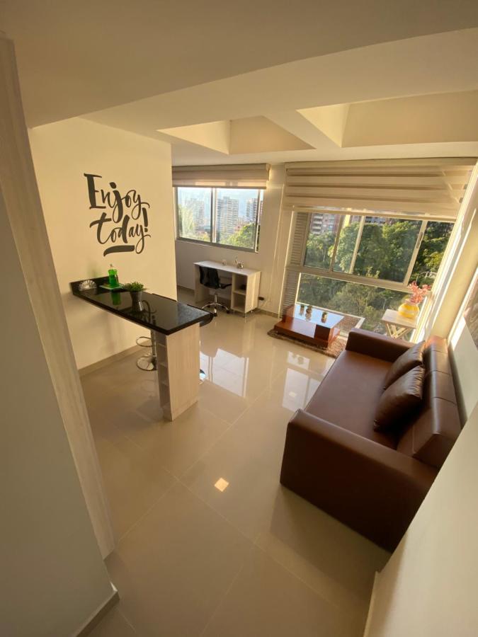 Apartasuite Moderna - En El Corazon Del Poblado Medellin Luaran gambar