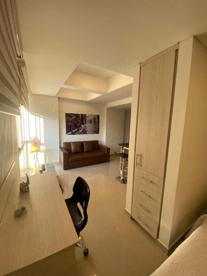 Apartasuite Moderna - En El Corazon Del Poblado Medellin Luaran gambar